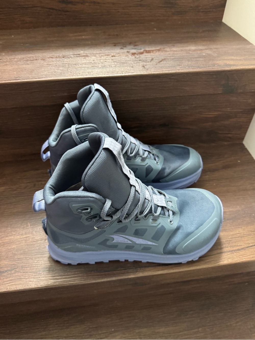 Altra Hiking Boots - Women’s Lone Peak 9 Waterproof Mid - Picture 4 of 5